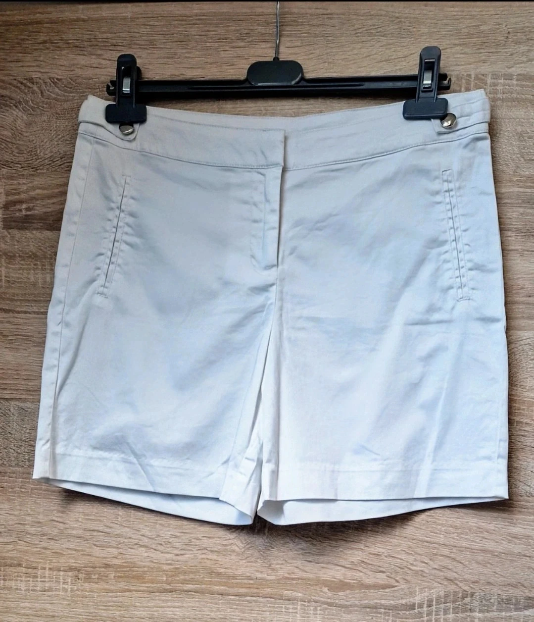 Short blanc.